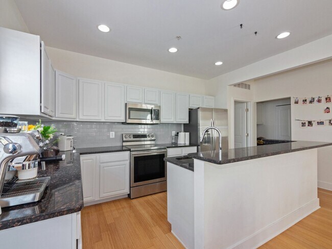 Amazing gourmet Kitchen - 33242 Slocum Dr