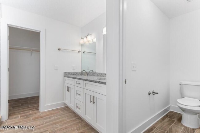 Building Photo - 528 Meteor St