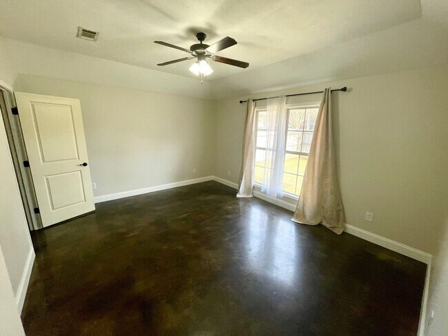 Building Photo - 106 Harvey Cir