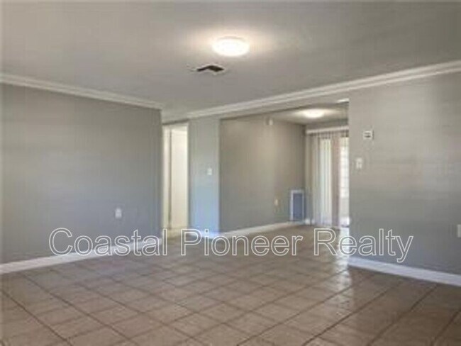 Building Photo - 1633 Marengo Dr