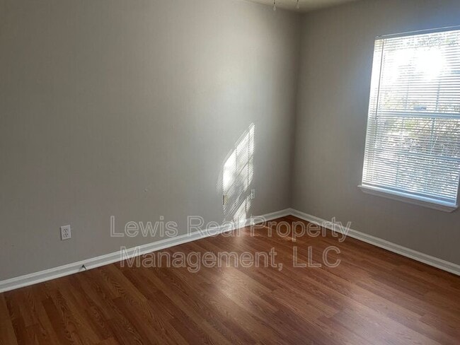 Building Photo - 1441 Hudson St