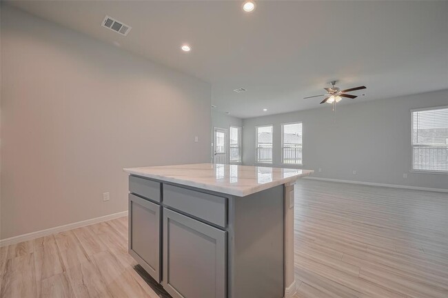 Building Photo - 101 Eliana Shores Dr