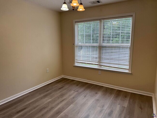 Building Photo - 109 Candy Ln