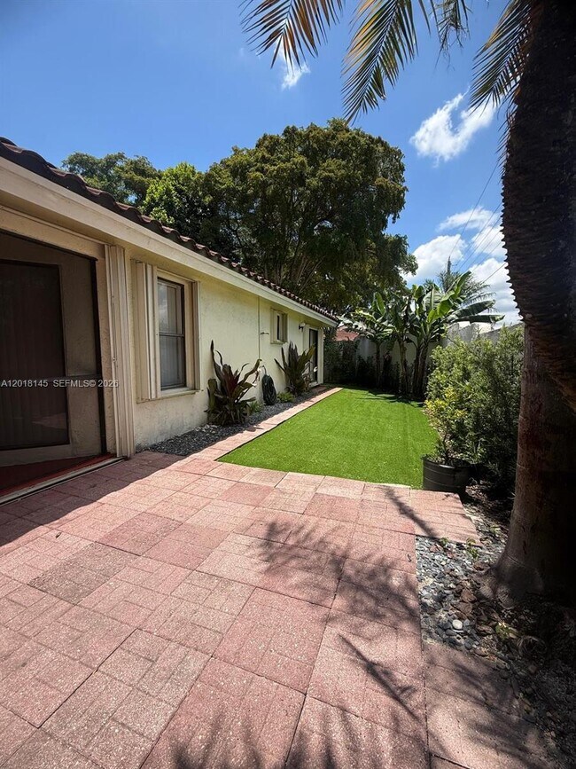 Building Photo - 1004 San Remo Cir