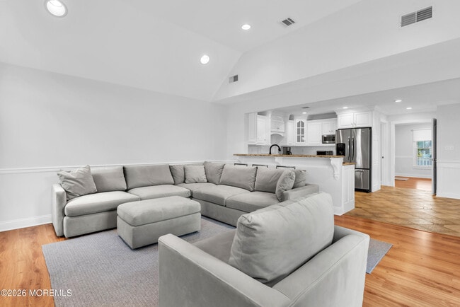 Building Photo - 7 Anderson St