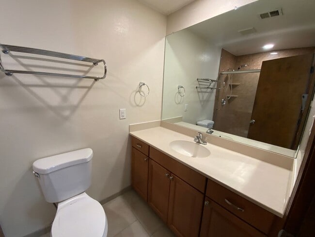 Building Photo - 4 Bedroom Single Story Home Near Juan Tabo Blvd SE & Central Ave SE by Four Hills!