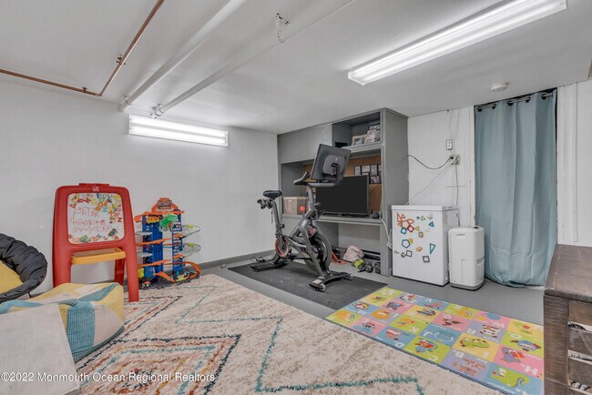 Building Photo - 102 Dixon Ave