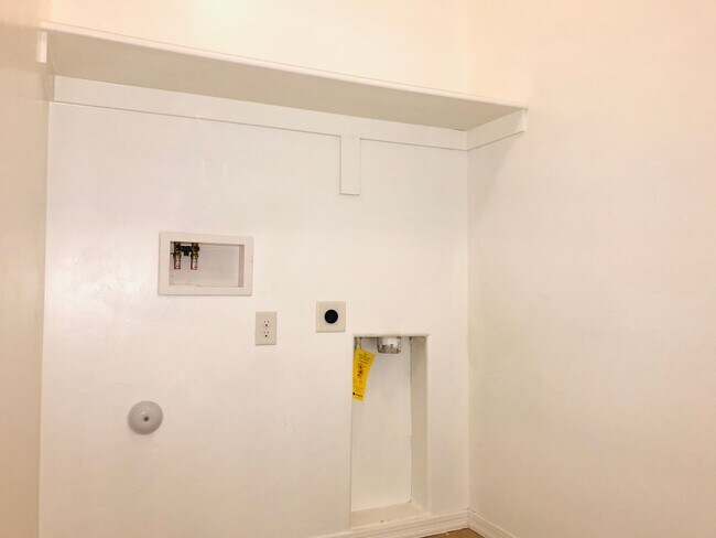 Building Photo - 12872 N White Fence Way