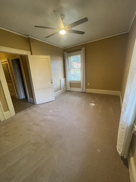 Building Photo - 418 Clement Ave
