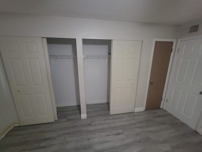 Building Photo - 1000 Lake of the Woods Blvd