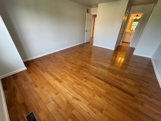 Building Photo - THREE BEDROOM  w Finished Basement- PARKLA...