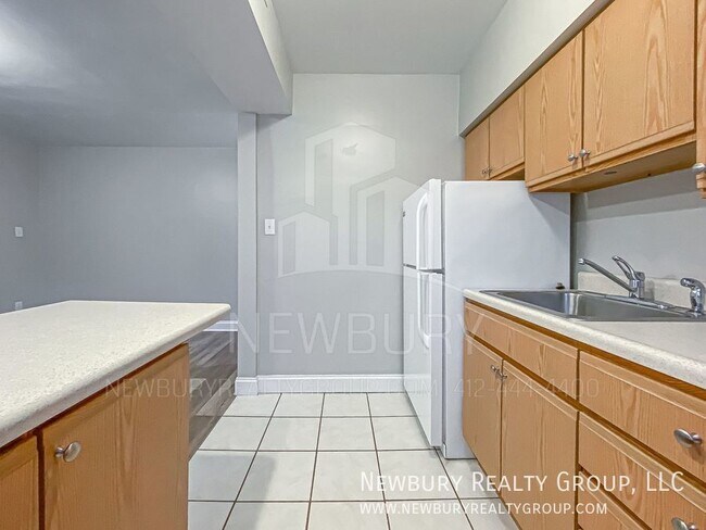 Building Photo - Cozy 2 Bedroom Available Now!