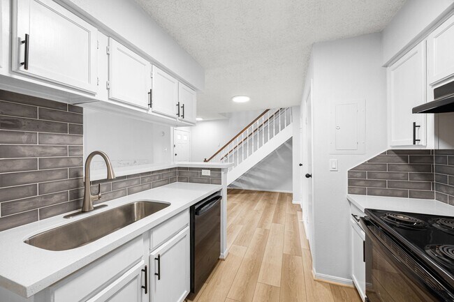 Building Photo - 1515 Sandy Springs Rd