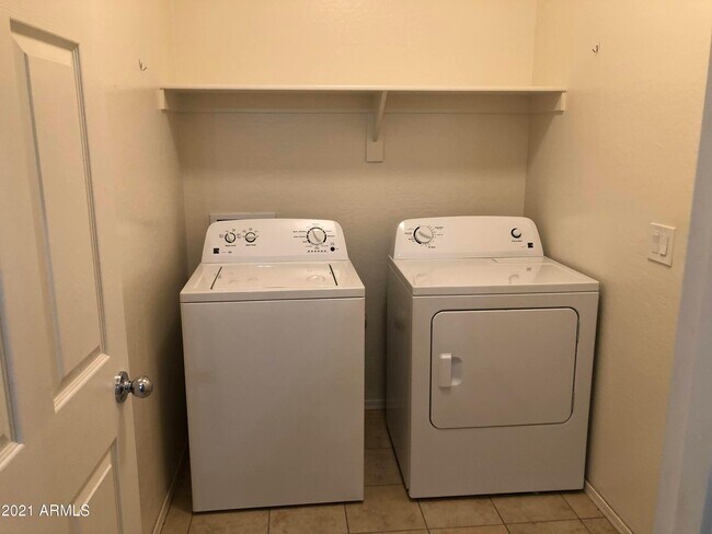 Building Photo - 8457 N 61st Ln