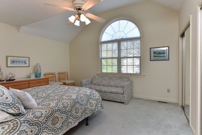 Building Photo - "Charming 2-Bed, 2-Bath Townhouse Retreat with 1,251 Sq Ft of Comfort in Wilmington!"