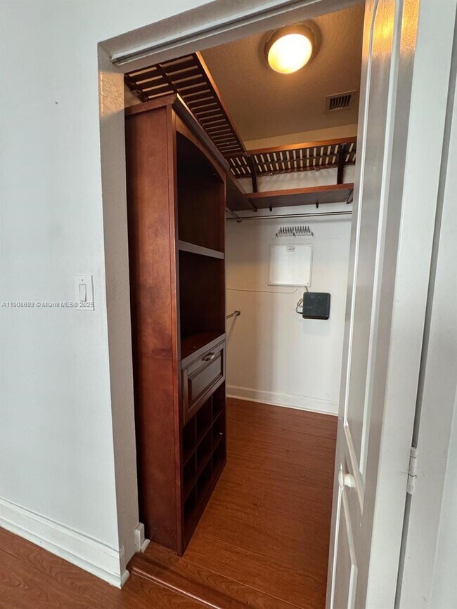 Building Photo - 1830 Radius Dr