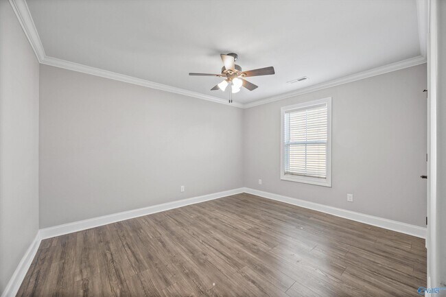 Building Photo - 17050 Stonegate Dr