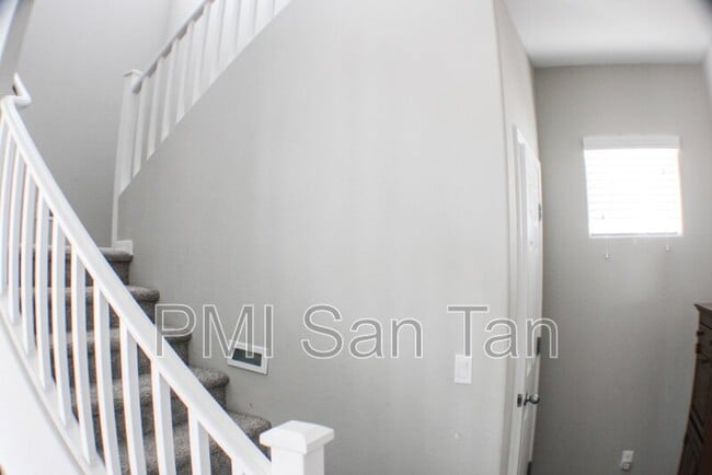 Building Photo - 4754 E Olive Ave