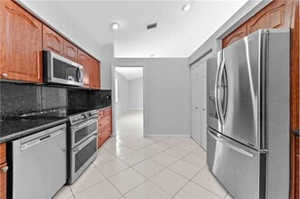 Building Photo - 14066 Glenlyon Ct