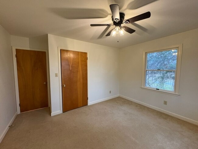 Building Photo - Solid Brick Rancher in Greencastle