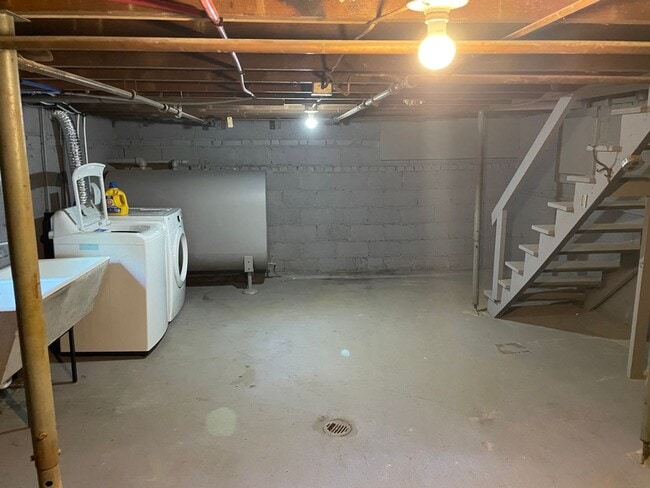 Building Photo - Updated Cute Cape - 3 bedroom, 2 bath -  4509 Fitzhugh Ave.