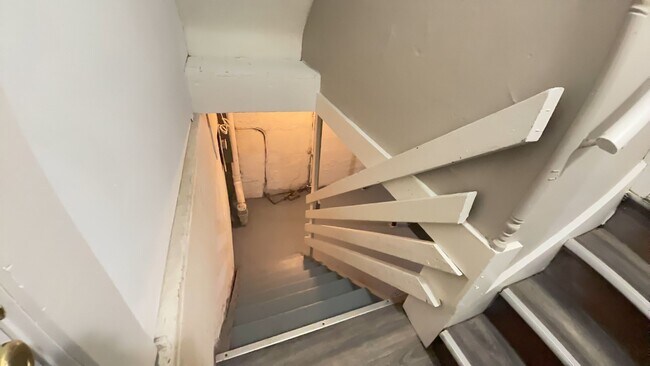 Building Photo - 669 Franklin St