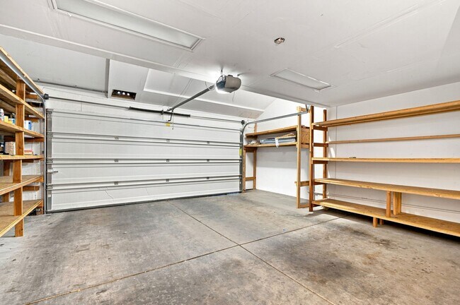 Building Photo - 320 Grapevine Pl