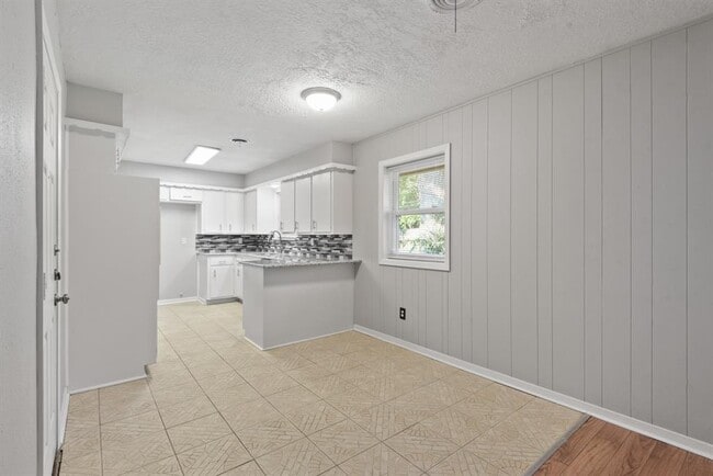 Building Photo - 1510 Narcille St