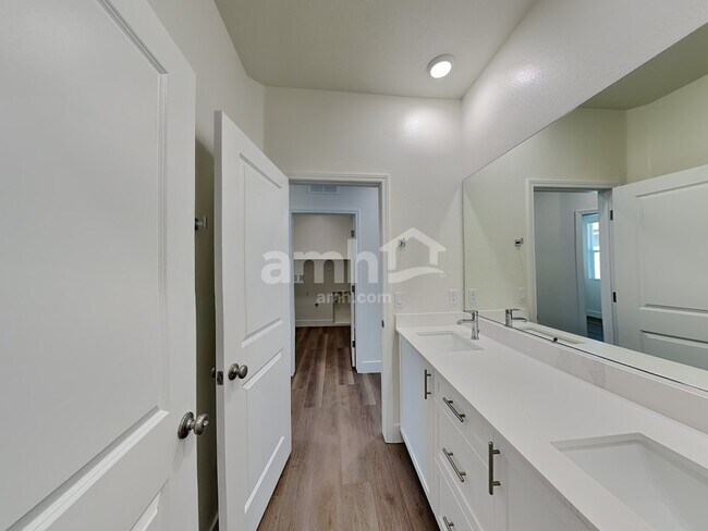 Building Photo - 522 Silverbell Falls Pl