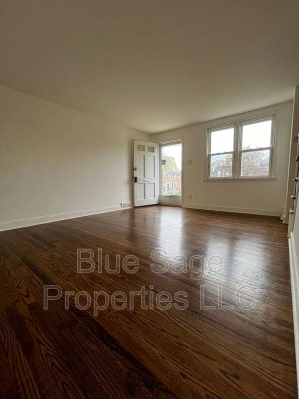 Building Photo - 229 Spruce St