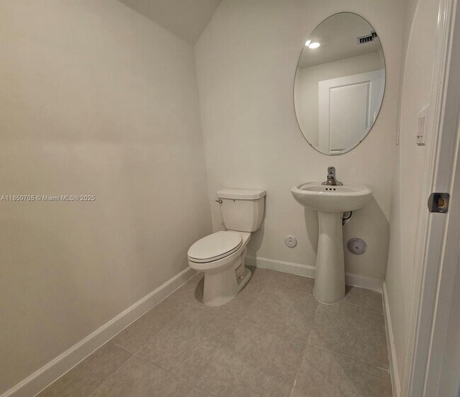 Building Photo - 257 SW 159th Way