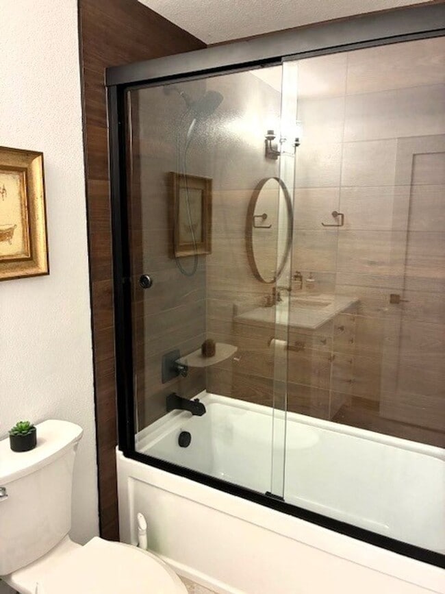 Building Photo - Long Term Rental- Buffalo Ridge/Village 403CC