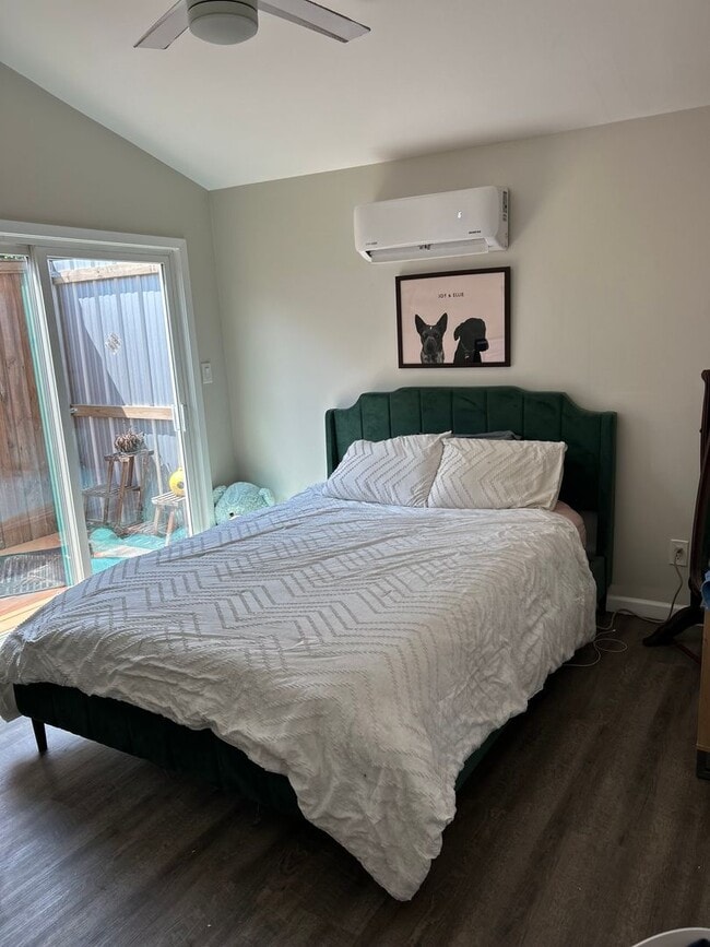 Building Photo - Peaceful 1br/1bath with small yard!