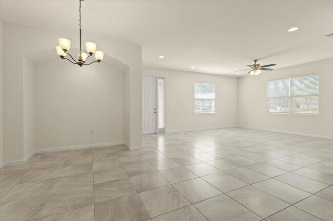 Building Photo - 12133 SW Aventino Dr