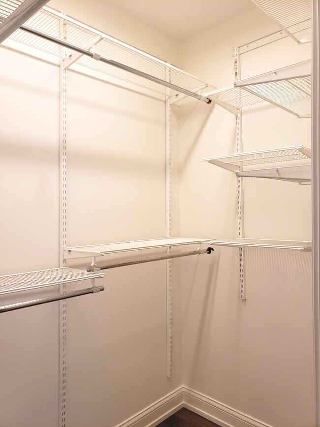 Building Photo - 21 W Chestnut St