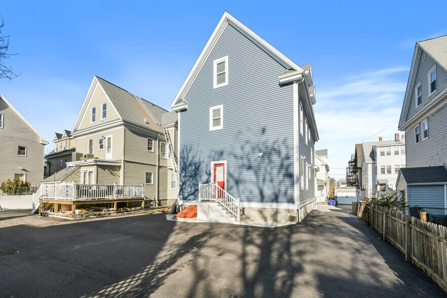 Building Photo - 4 Benson St