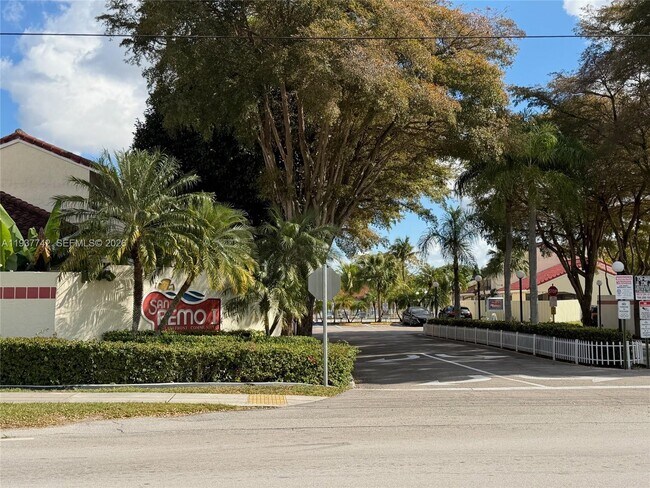 Building Photo - 1206 San Remo Cir