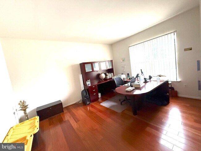 Building Photo - 18416 Beechnut Way