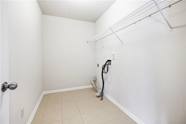 Building Photo - 5090 Breezewood Cir