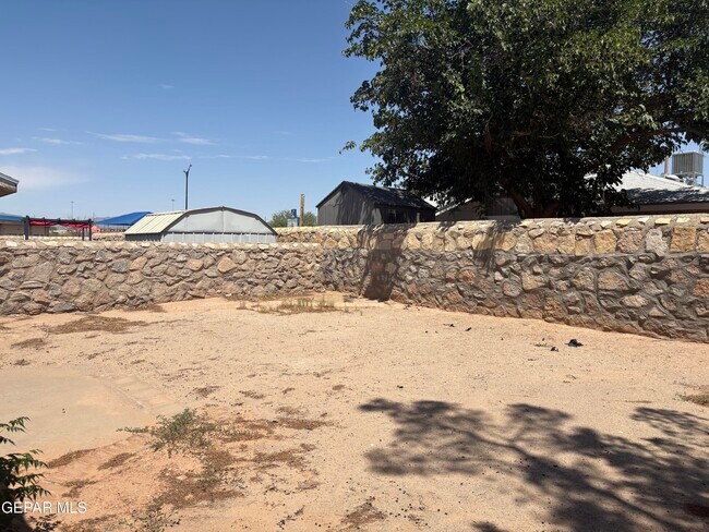 Building Photo - 10905 Highwood Way