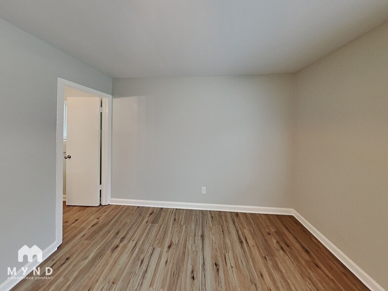 Building Photo - 14839 Greenvalley Dr