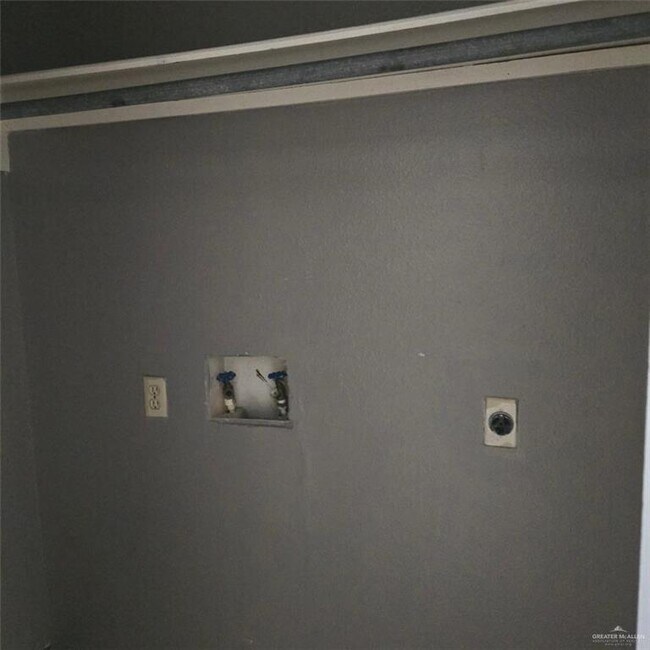 Building Photo - 9 South Dr