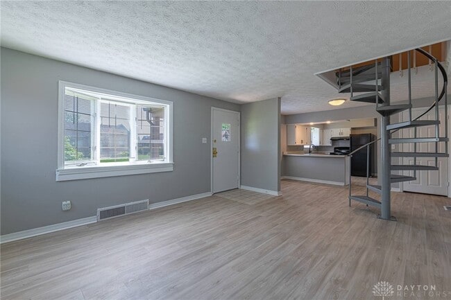 Building Photo - 521 Oakview Dr