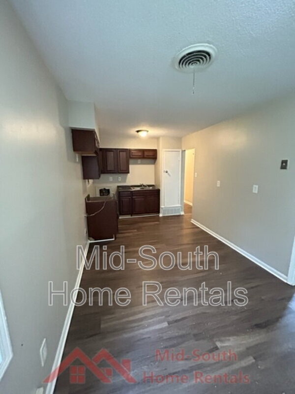 Building Photo - 815 Carol Ann Cove