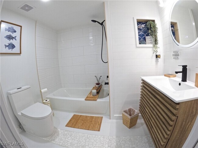 Building Photo - 1160 Wildwood Lakes Blvd