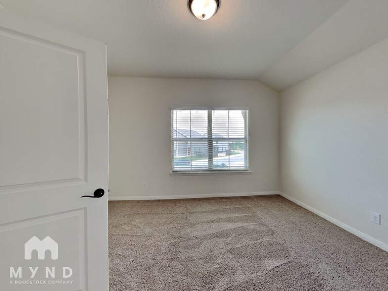 Building Photo - 2230 Sandlewood Cv
