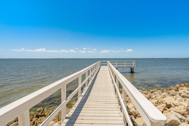 Building Photo - 2502 N Rocky Point Dr