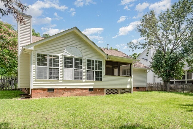 Building Photo - 3 Bedroom 2 Bathroom Home in Walden Creek