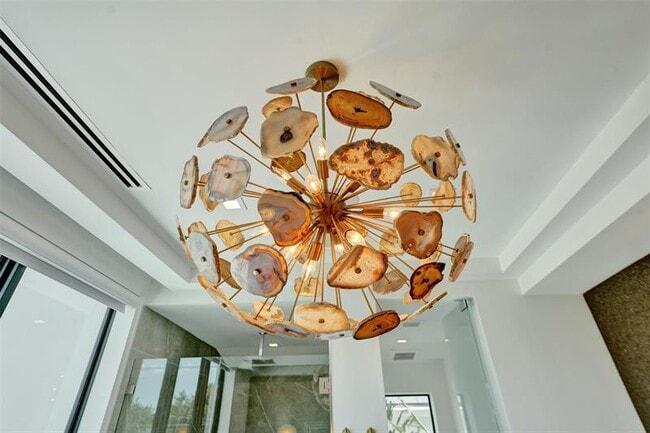 Building Photo - 1111 SE 9th Ave