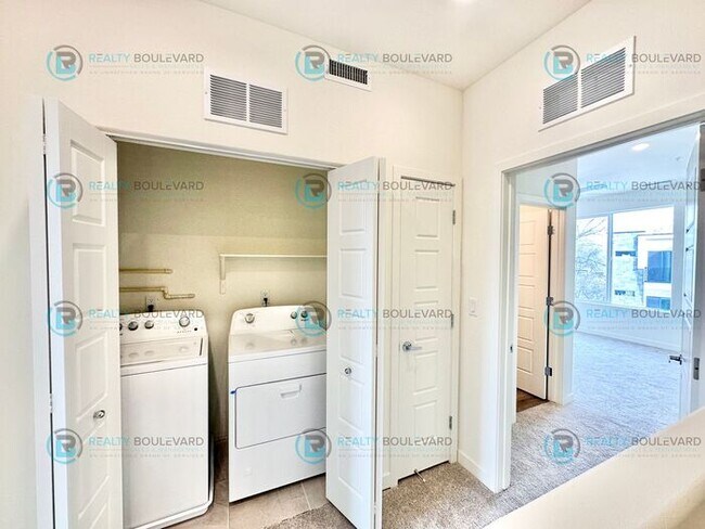 Building Photo - Modern 2 Bedroom 2Bath Townhome with Dual Patios & Designer Finishes near Truckee River